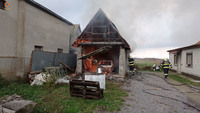 В Ужгородському селі Демичі пожежа охопила гараж