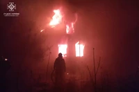 Нікопольські вогнеборці ліквідували пожежу на території приватного домоволодіння
