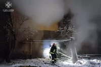 Дніпровські рятувальники ліквідували займання в покинутій в неексплуатуємій будівлі