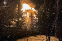 Новомосковський район: бійці ДСНС ліквідували пожежу в двоповерховому житловому будинку
