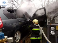 Шосткинський район: вогнеборці оперативно ліквідували загоряння легковика
