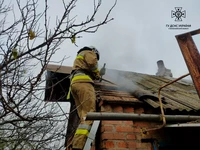 Миколаївська область: за чергову добу вогнеборці загасили чотири пожежі в приватному секторі, на одній врятували чоловіка