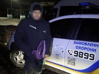 Поліцейські охорони Кіровоградщини протягом години виявили два факти зберігання заборонених речовин