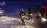 Київська область: рятувальники Бориспільщини 5 разів залучались на буксирування автівок, що застрягли в снігових заметах, серед яких три «швидкі допомоги».