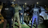 (ВІДЕО) У Чернівецькій області прикордонники викрили переправника осіб через державний кордон