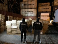 В порту Рені прикордонники та детективи БЕБ запобігли контрабанді цигарок на 32 млн грн