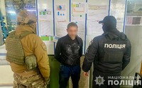 Поліція Ужгородщини затримала зловмисника, який збував наркотики на підприємстві за місцем роботи
