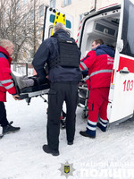 Внаслідок обстрілу прикордоння Чернігівщини поранені мирні мешканці: поліція допомогла евакуювати потерпілу родину з 4-річною дитиною