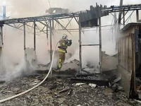 В Рівному рятувальники ліквідували пожежу у складському приміщенні