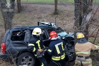 Кам’янський район: рятувальники деблокували з легковика тіло водія та постраждалого пасажира