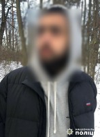 Київські оперативники затримали у парку молодика з наркотиками