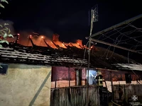 Мукачівські та ужгородські вогнеборці захистили від знищення житловий будинок