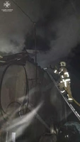 Берегівські рятувальники ліквідували пожежу в надвірній споруді та евакуювали власника