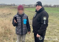 У Чернівецькому районі поліцейські оперативно розшукали буковинку, яка вчинила крадіжку смартфону