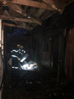 Рахівські рятувальники ліквідували пожежу в надвірній споруді