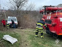 Дністровський район: рятувальники відбуксирували карету швидкої