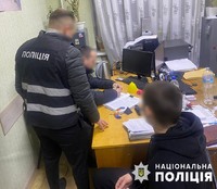 Чернігівські поліцейські затримали підозрюваного, який представлявся лікарем та ошукував пенсіонерок в різних областях України