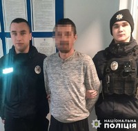На Львівщині поліцейські затримали зловмисника, підозрюваного у нанесенні ножового поранення знайомому