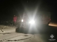 Рятувальники Вінниччини витягли зі снігового замету «швидку»