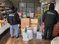 (ВІДЕО) Прикордонники Чернівецького загону викрили продаж контрафактного алкоголю та сигарет