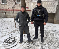 Поліцейські охорони затримали у Харкові крадія телефонного кабелю