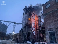 Кременчуцький район: рятувальники загасили пожежу в зерносушарці