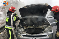 В Ярмолинцях вогнеборці врятували від знищення вогнем автівку