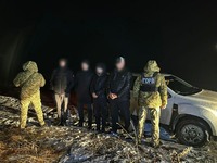 (ВІДЕО) За допомогою дрона з тепловізором прикордонники затримали групу порушників біля кордону з Молдовою