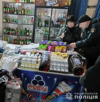 Поліція Синельниківщини вилучила з продажу контрафактні цигарки та алкоголь