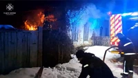 М. Конотоп: приборкуючи пожежу, вогнеборці запобігли масштабному загорянню житлового будинку