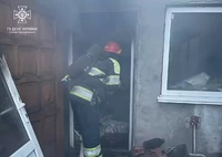 Олександрівські рятувальники ліквідували пожежу в господарчій споруді