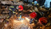 Львів: вогнеборці ліквідовують наслідки вибуху газу