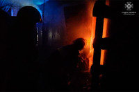 Шепетівські вогнеборці приборкали пожежу приватного гаража та електромобіля