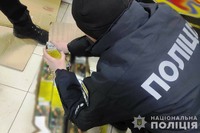 У Вінниці поліцейські припинили незаконне розповсюдження піротехніки та вилучили у порушників продукції на суму 400 тисяч гривень