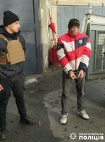 На Львівщині поліцейські затримали зловмисника, підозрюваного у нанесенні ножових поранень своєму знайомому