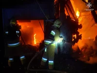 У Миколаєві вогнеборці оперативно загасили пожежу гаражів