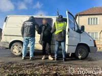 На Берегівщині правоохоронці затримали переправника та 12 військовозобовʼязаних, які намагалися незаконно перетнути держкордон