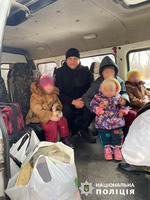 На Харківщині поліцейські тимчасово вилучили дітей, які проживали у неналежних умовах