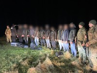 (ВІДЕО) На Вінниччині прикордонники завадили групі чоловіків незаконно дістатися молдовського берега р. Дністер