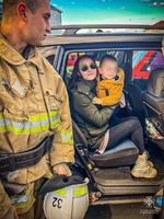 Роздільнянський район: рятувальники врятували 2-річного хлопчика, який випадково зачинився всередині автомобілю