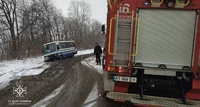 Рогатинські рятувальники відбуксирували рейсовий автобус з пасажирами