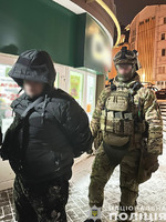 Чернігівські поліцейські викрили групу наркоторгівців та вилучили у них психотропні речовини на понад 250 тисяч гривень