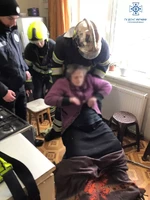 Дністровський район: рятувальники відкрили двері квартири, де знаходилась літня жінка