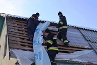 Чернігівська область: рятувальники здійснюють заходи на місці падіння уламків ракети