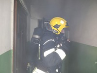 В Рівному під час гасіння пожежі у багатоквартирному житловому будинку вогнеборцями врятовано чоловіка та евакуйовано 15 осіб