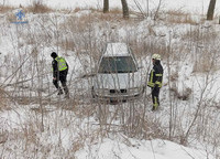 Білоцерківський район: рятувальники витягли автівку з кювета
