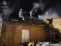 Житомир: рятувальники ліквідували займання покрівлі житлового будинку
