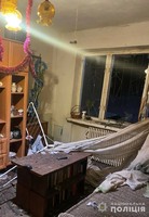 Залишив гранату у зведеному стані на підвіконні багатоквартирного будинку: поліцейські Кам’янського затримали 38-річного чоловіка.