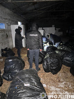 На Чернігівщині поліцейські викрили злочинну групу, що здійснювала незаконний обіг підакцизних товарів у мільйонних масштабах