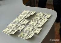 На Кіровоградщині правоохоронці затримали службовця за одержання 2000 доларів США неправомірної вигоди